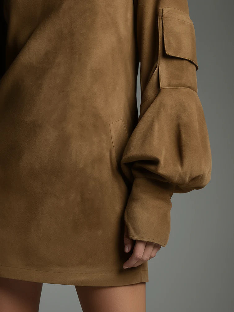 Bruna | Minivestido de ante de corte amplio con cuello alto