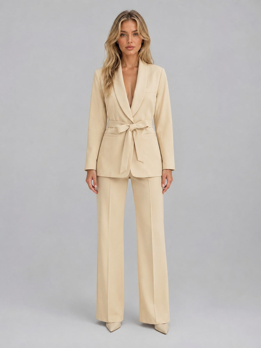 Genziana | Conjunto de dos piezas con blazer de cuello chal y cinturón en la cintura