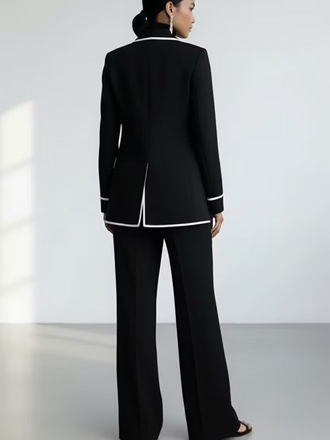 Clementina | Conjunto de blazer y pantalón con ribetes en contraste, negro